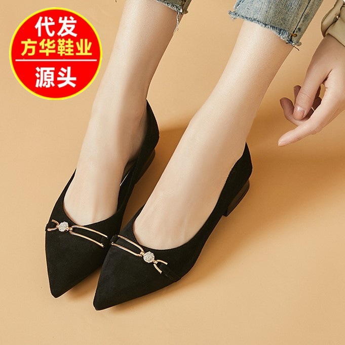 2026 Xiaofang temperamento poco profundo tacones gruesos zapatos de mujer punta suave zapatos de trabajo negros zapatos de mujer zapatos