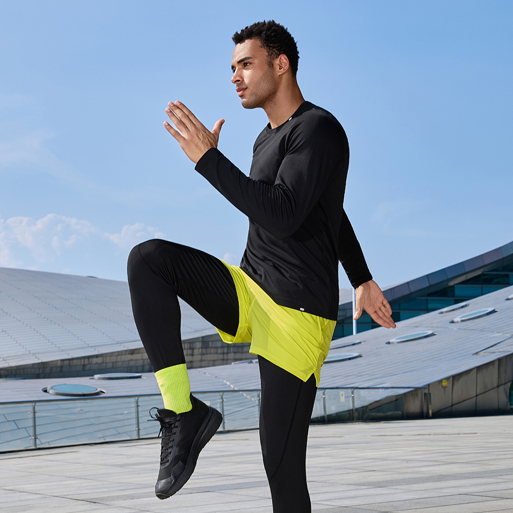 Otoño y invierno nueva chaqueta deportiva al aire libre con camiseta de cuello redondo de manga larga de vello, ropa de entrenamiento elástico de secado rápido para hombres