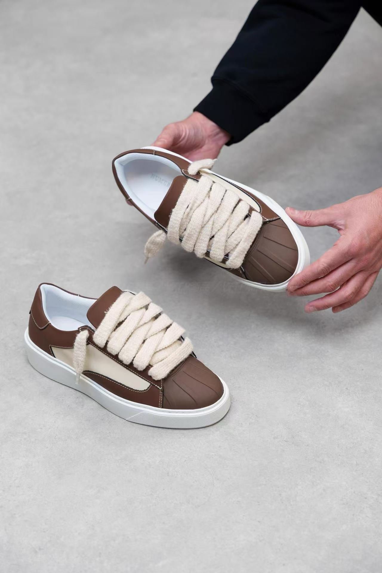 Números zapatos de hombre zapatos casuales skate planas redondas lazos clásicos versátiles skate de cuero