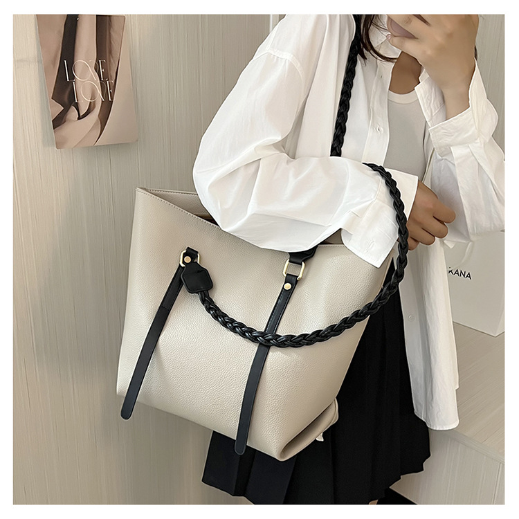 2022 New Fashion Solid Color Single Shoulder Large Capacity Totes Handbag display picture 4