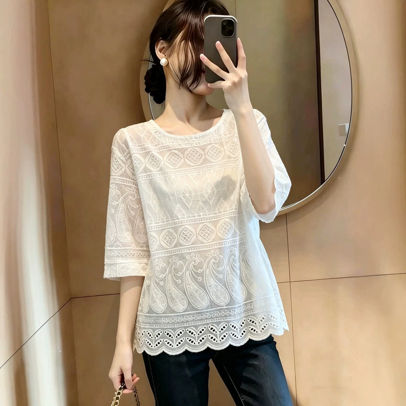 French-Style Lace Embroidery White Short-Sleeve T-Shirt for Women, Summer 2026, Plus-Size Loose Fit, Flattering and Super Stylish Top French-Style Lace Embroidery White Short-Sleeve T-Shirt for Women, Summer 2026, Plus-Size Loose Fit, Flattering and Super Stylish Top