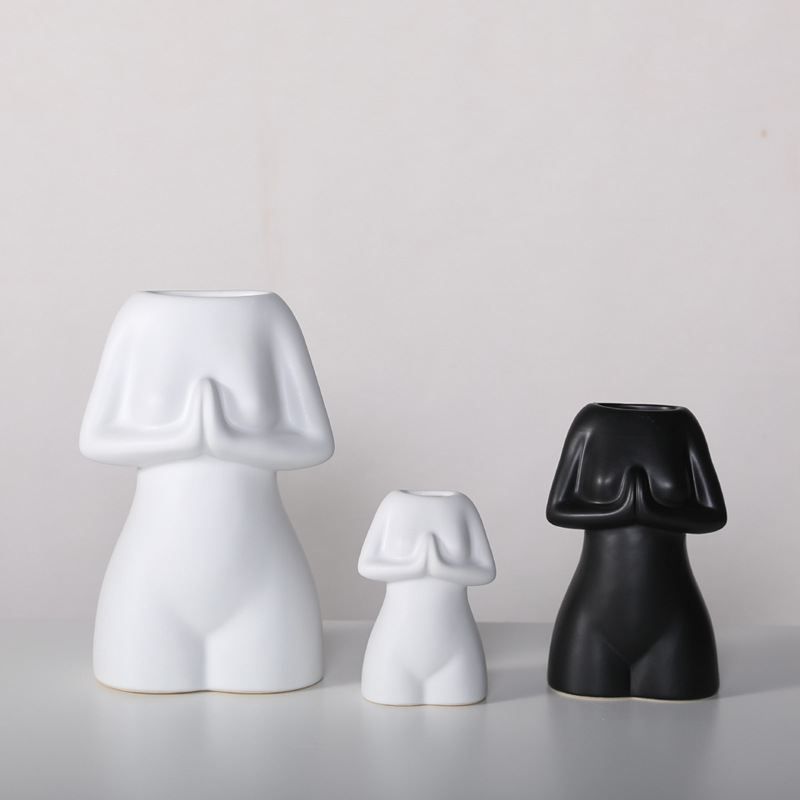 Estilo japonés de cerámica blanco y negro jarrón de yoga decoración de la sala de estar arreglo de flores secas decoración de la sala de té Zen al por mayor