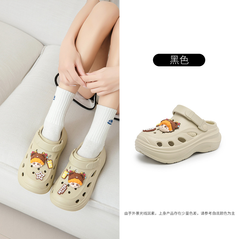 Zapatos con agujeros para mujer 2025 nuevos zapatos de playa de dibujos animados de moda linda verano suela gruesa aumento sandalias antideslizantes mujeres