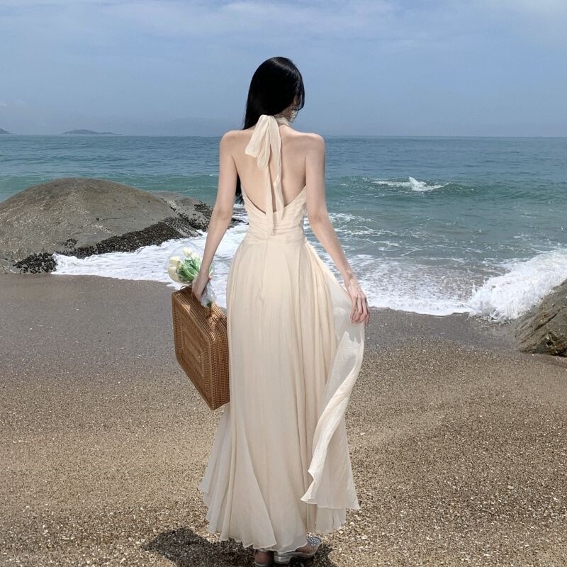 Real Shot of the New Summer Style of the Goddess of Beauty's Sleeveless V-Neck Halter Dress, Featuring a Gentle and Elegant Temperament, Waist-Cinching and Slimming Long Dress Real Shot of the New Summer Style of the Goddess of Beauty's Sleeveless V-Neck Halter Dress, Featuring a Gentle and Elegant Temperament, Waist-Cinching and Slimming Long Dress