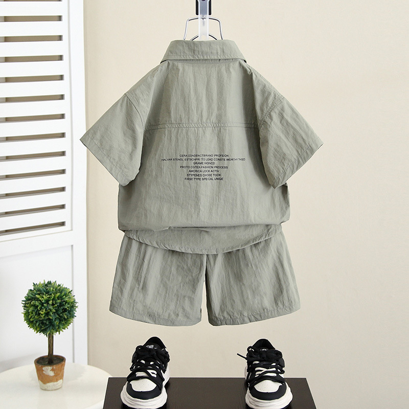 5408 Traje de verano para niños Traje de moda atractivo de manga corta para niños Camisa de moda de verano de dos piezas 2025 nuevo bebé