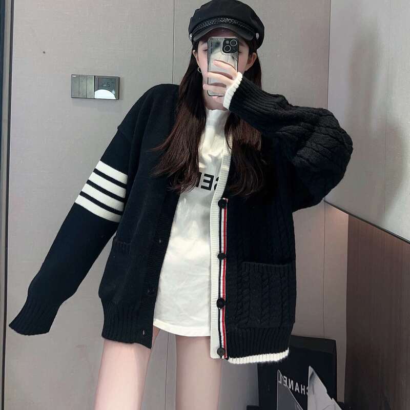 Yuejiaoer Original Lazy Style V-neck Sweater Coat Autumn and Winter New Loose All-match Contrast Twist Knitted Cardigan Yuejiaoer Original Lazy Style V-neck Sweater Coat Autumn and Winter New Loose All-match Contrast Twist Knitted Cardigan