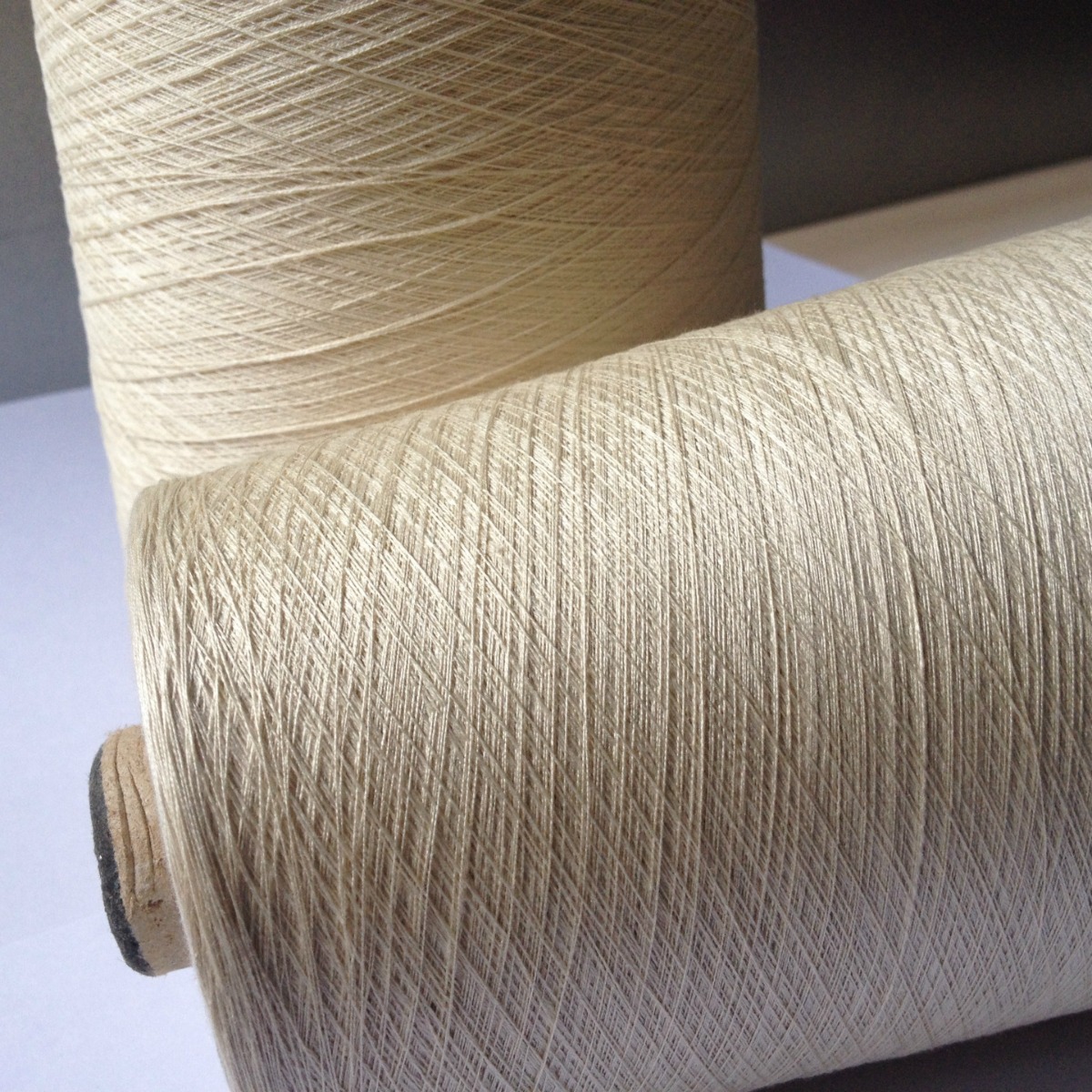 供应绢棉纱 120NM/2绢丝棉70/30混纺纱线