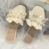 Молочно-белый