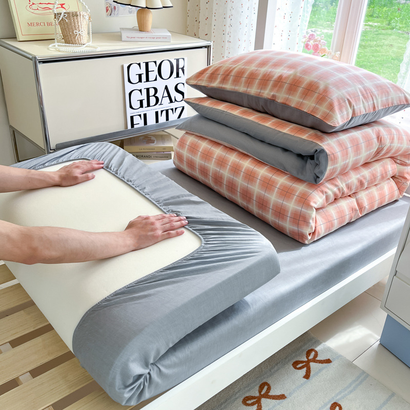 Dormitorio de estudiantes de algodón conjunto de tres piezas de cama 2025 nuevo edredón de algodón sábanas de cubierta de cuatro piezas de ropa de cama