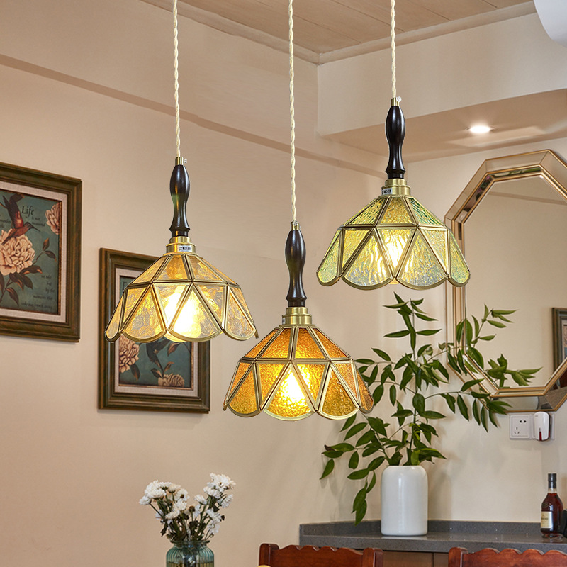 Medio antiguo restaurante de latón japonés retro artístico nicho bar ventana guardarropa dormitorio cristal pequeña araña