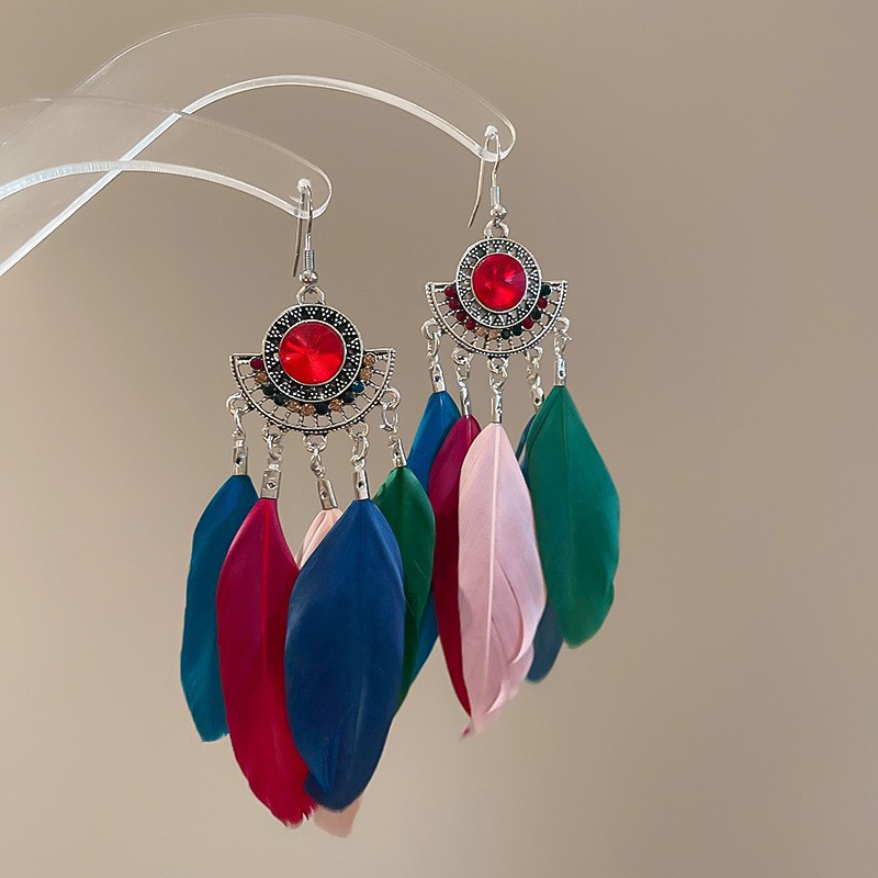 Pendientes de borla de cuentas de arroz con plumas de gota de agua bohemia Pendientes de estilo de vacaciones retro de nicho Pendientes de estilo étnico de lujo ligero