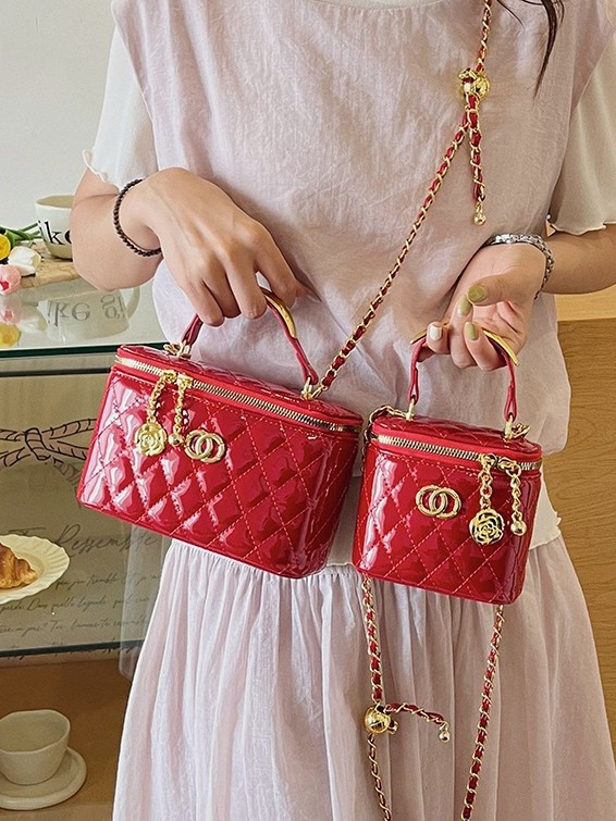 Bolso de mujer caja de mano de verano bolso pequeño 2026 nuevo estilo de alto nivel sensación pequeña fragancia estilo diamante cadena mochila