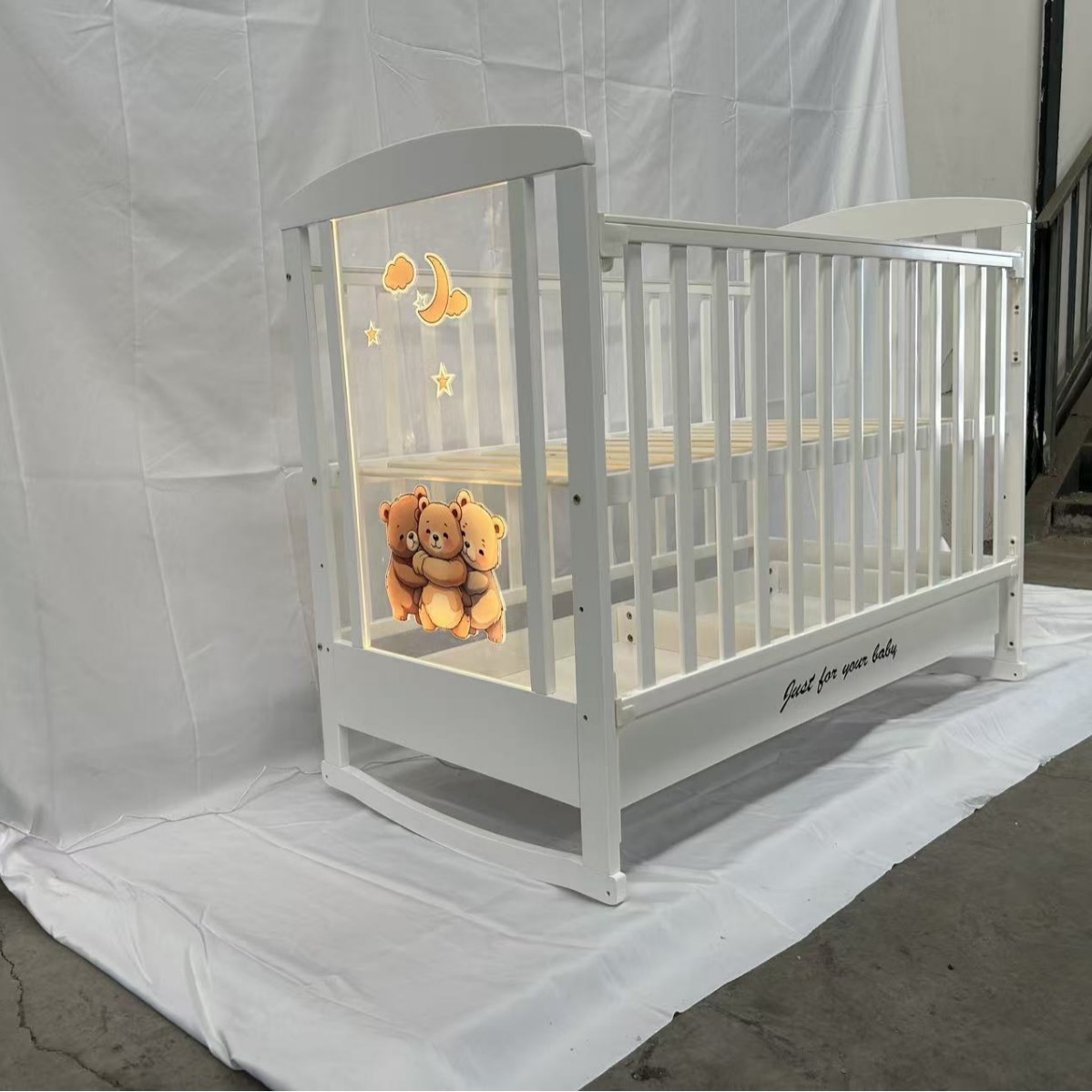 Manufacturer Wholesale Solid Wood Crib Multifunctional Household Crib Baby Sleeping Bed Wooden Crib Splicing