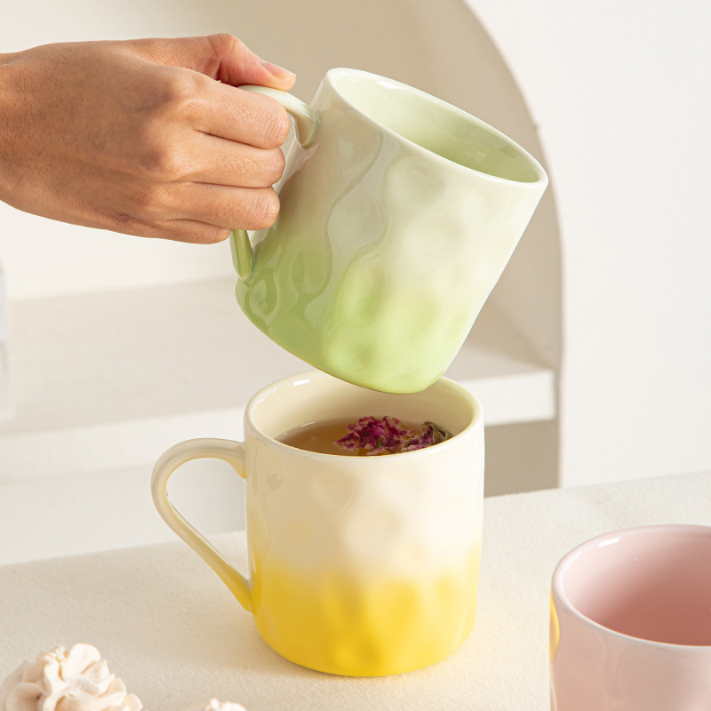 Gran valor facial crema de viento gradiente taza de marca pareja niñas taza de agua roja en línea taza de agua de cerámica de restaurante de hotel