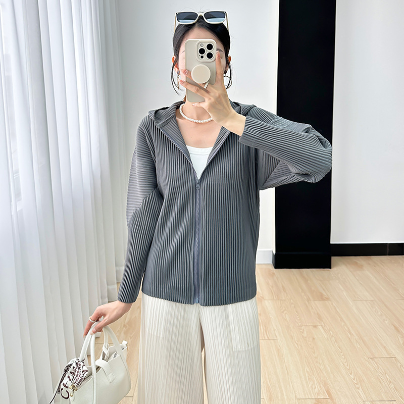Comercio exterior Sanzhai Top para mujeres 2023 otoño nuevo casual simple versátil plisado de alta gama cremallera cardigan chaqueta con capucha
