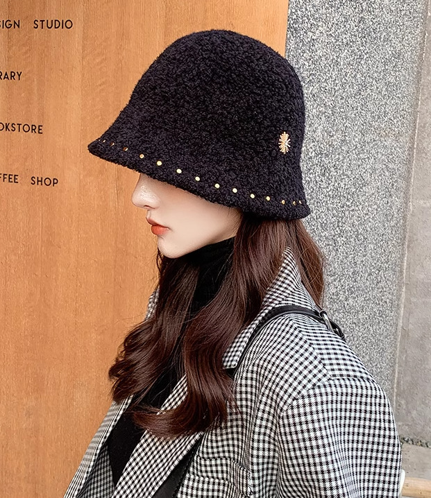 Women's Simple Style Solid Color Rivet Wide Eaves Bucket Hat display picture 2