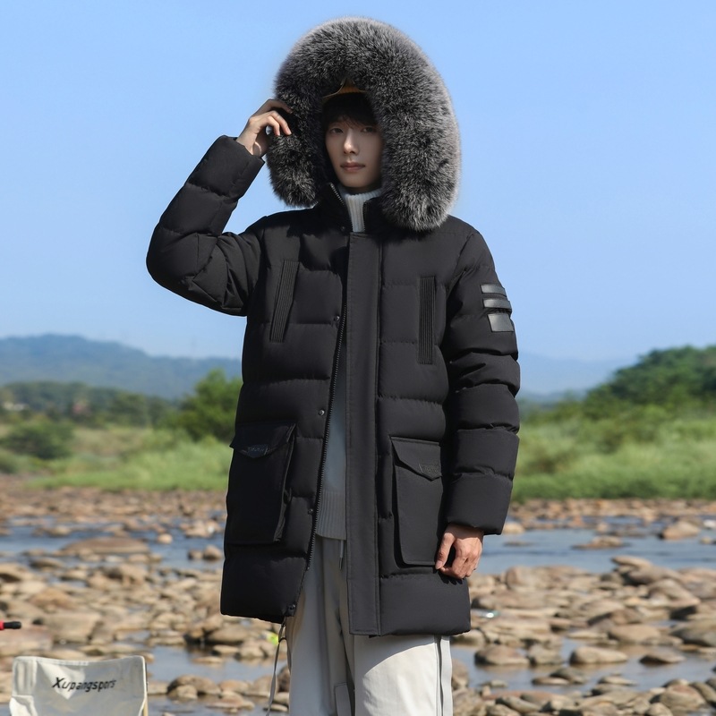 Große, mit Baumwolle gefütterte Jacke für Herren mit abnehmbarer Kapuze und großem Pelzkragen._voghion.com