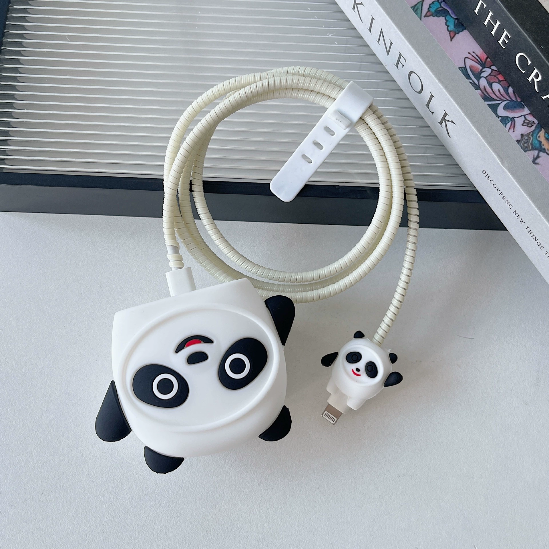 Защитный чехол для детских электроприборов Panda подходит для трехконтактного защитного чехла для зарядной головки Apple британского стандарта мощностью 25 Вт, чтобы предотвратить повреждение.