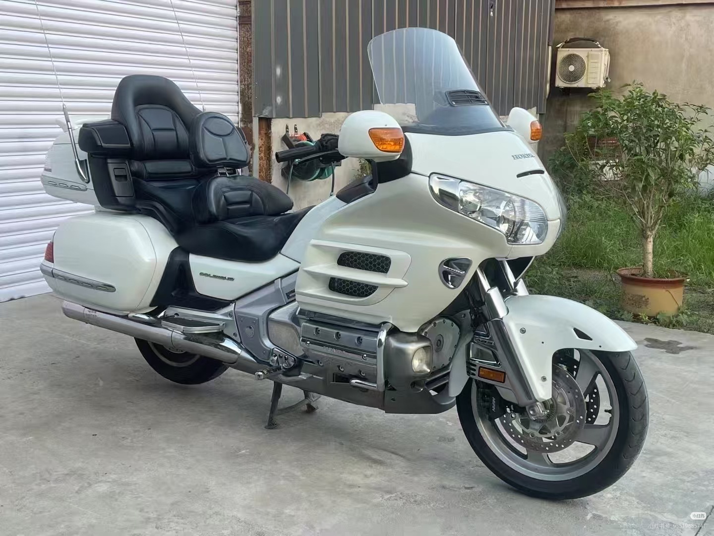 Suitable for Honda Gold Wing Gl1800 Full Vehicle Shell, 2001-2011 Large Protective Panel Motorcycle Shell Accessories Side Panels