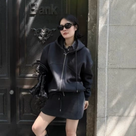 半身裙;女式T恤;毛衣