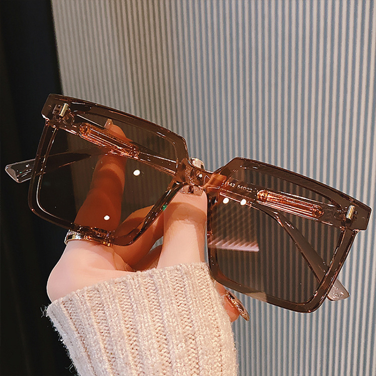 2023 neue, heiß verkaufte, quadratische Sonnenbrille mit großem Rahmen für Straßenaufnahmen und Urlaub, hochwertige, schlichte Sonnenbrille, modisches Mädchen_voghion.com