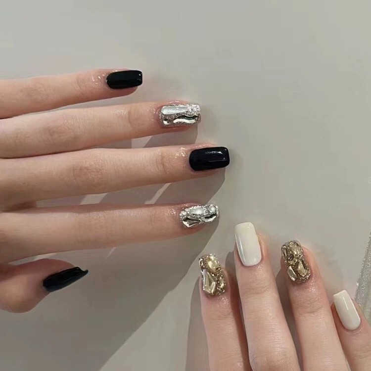 Light Luxury High-end Pure Handmade Short Wearing Armor Patch Black and White Mandarin Duck Color Gentle Flash Diamond Fake Nails
