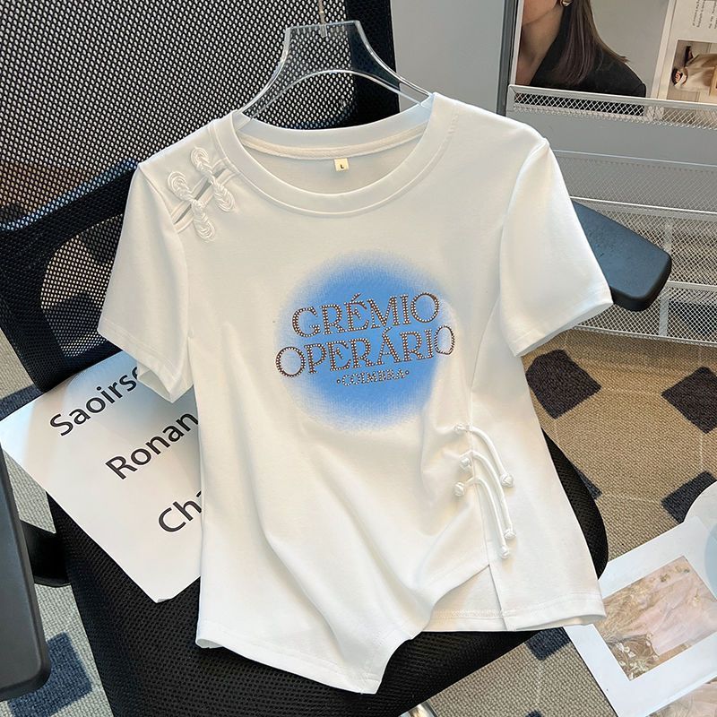 Nueva camiseta de manga corta con cuello redondo de diamantes calientes de estilo chino para mujer, nuevo estilo de alta gama, top casual con hebilla de disco súper atractivo