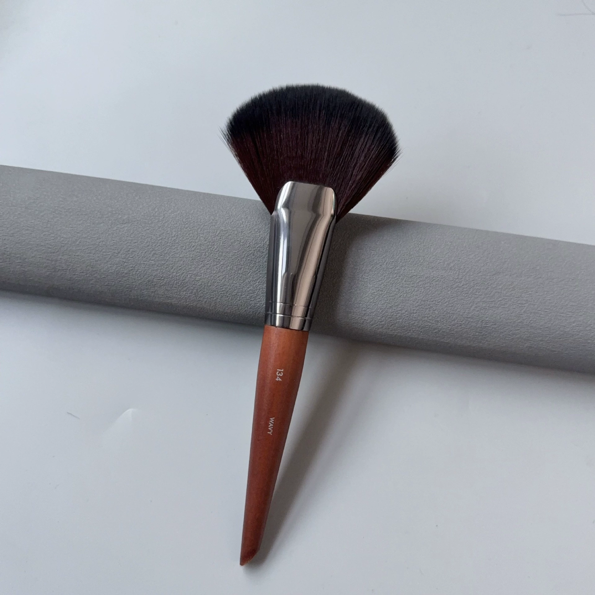 Brush, face blush, foundation, highlighter, eye pencil, full set