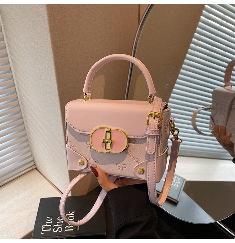 Korean-style fashionable color-blocking small square handbag with a high-quality feel, a new summer 2025 stylish and versatile women's crossbody bag undefined