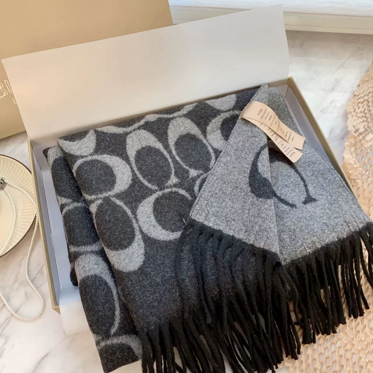 新高档经典字母几何图案斜C仿兔绒披肩百搭围脖流苏秋冬保暖百搭