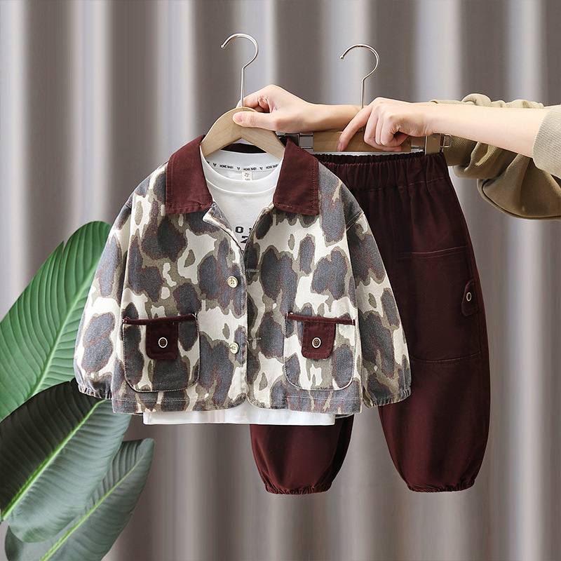 7838 Traje de primavera para niños, chico guapo, ropa de calle frita de moda, traje de tres piezas de estilo occidental de primavera y otoño 2025 nuevo