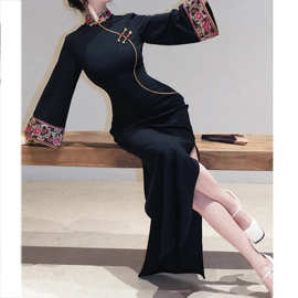 黑色秋冬巨好看新中式披肩旗袍裙2025新款改良年轻款少女高级感裙