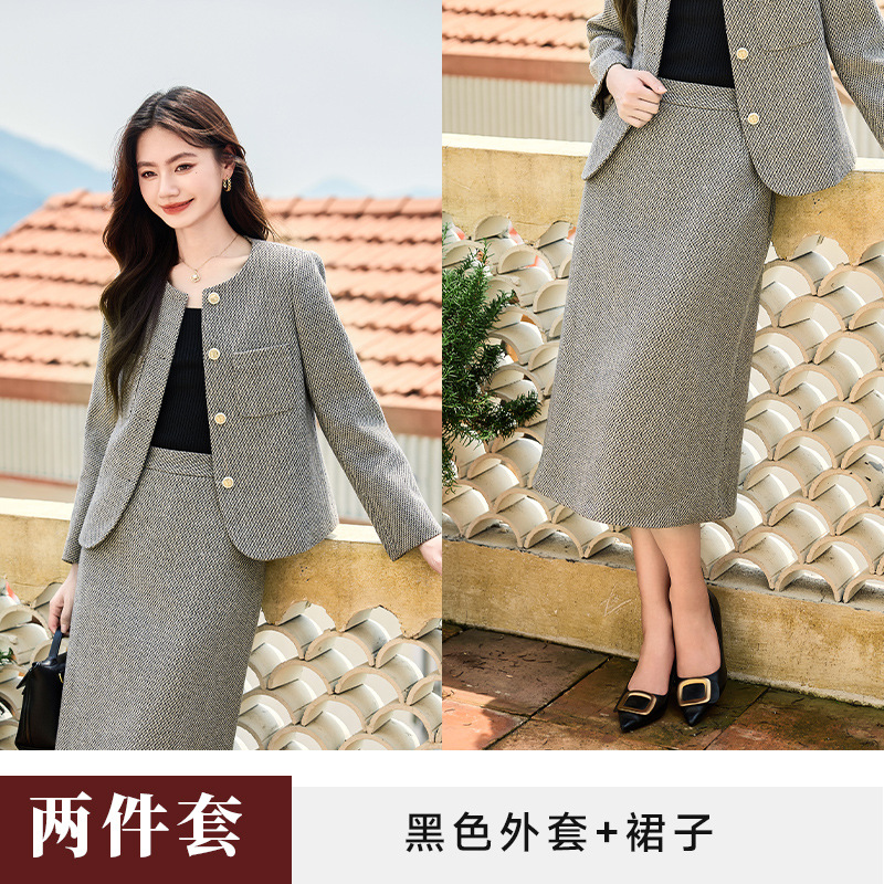 검은 양복 + 스커트