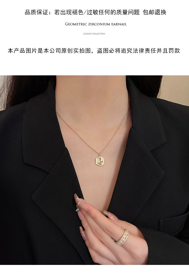 Hollow Flower Titanium Steel Necklace Clavicle Chain Wholesale display picture 2