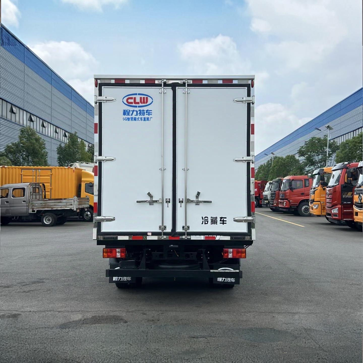 每公里低至4毛的CNG4米2冷藏车飞碟W5续航750公里