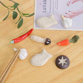 陶瓷礼品家居厨房餐厅蔬菜（辣椒 红萝卜 鱼 蒜 长菇 圆菇）筷托