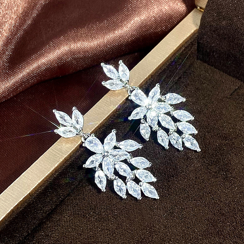 Huitan nuevo ligero aretes de lujo, temperamento femenino, de novia de hojas de árbol, joyas