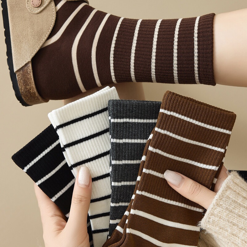 Striped women's socks for autumn and winter, mid-calf socks in Maillard brown, long socks for winter, stacked socks to pair with shark pants, sports socks Striped women's socks for autumn and winter, mid-calf socks in Maillard brown, long socks for winter, stacked socks to pair with shark pants, sports socks