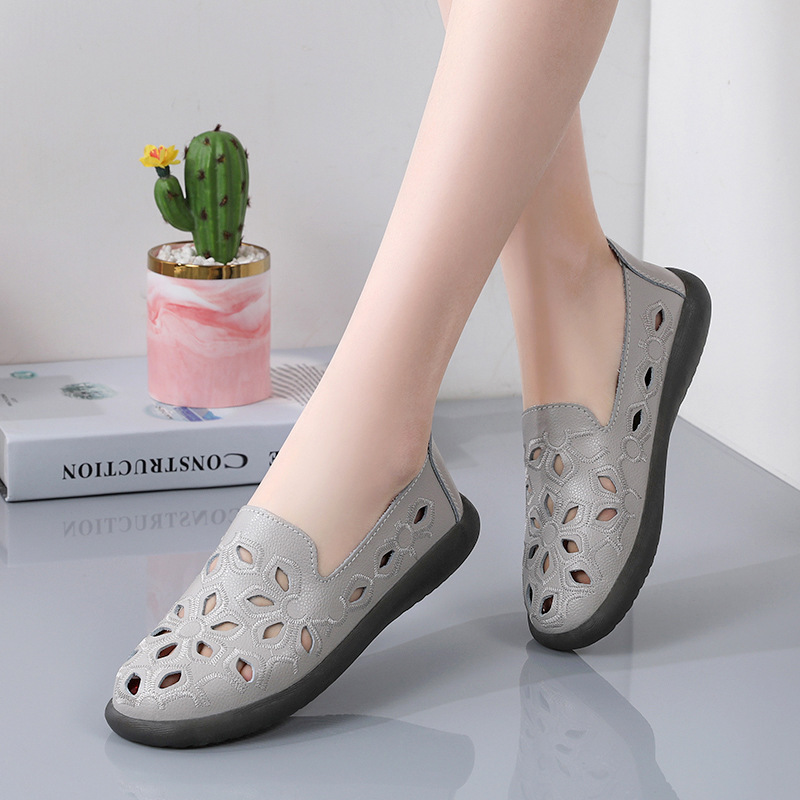 Genuine Leather Women's Perforated Shoes, Summer Hollow Breathable Women's Shoes, Slip-On Sandals for Middle-Aged and Elderly Women, Rubber Sole Flats