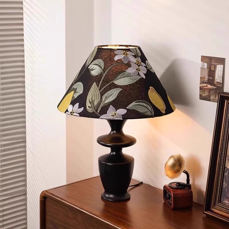 French Mid-Century Style Table Lamp Bedroom Bedside Lamp Retro Nanyang High-End Hotel B&B Study Decorative Atmosphere Lamp