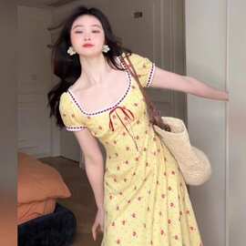 法式碎花连衣裙子女装夏季高级感小众收腰气质方领多巴胺中长裙子