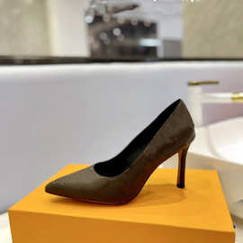 裸色漆皮气质加肥加宽高跟鞋 细跟工作大码女鞋41-43胖脚宽肥单鞋