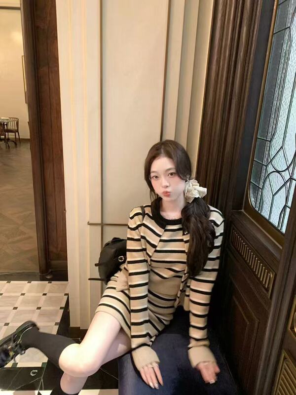 条纹针织衫套装女设计感气质小个子开衫短袖上衣半身裙三件套秋季|undefined