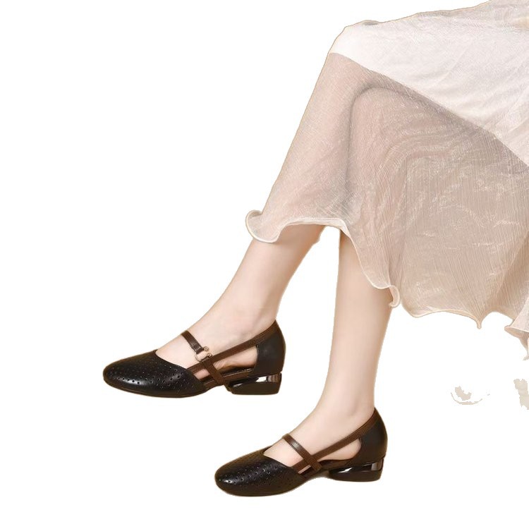 Baotou sandalias de verano nuevos zapatos de cuero suave para madres tacones redondos anti-deslizantes huecos transpirables sandalias de mujer retro