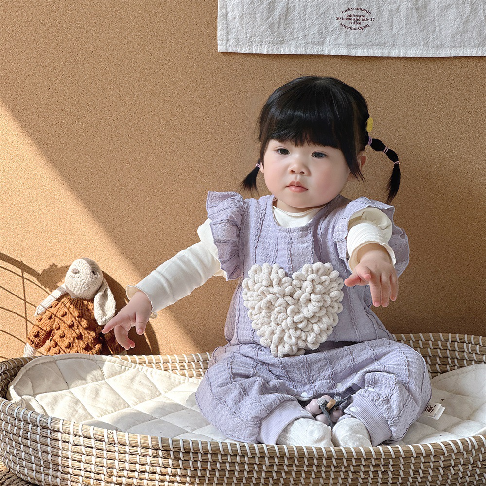 Traje de una pieza de bebé Ropa para niños coreanos Estilo de primavera Ropa de salida de princesa Ropa de escalada de dos piezas con decoración de amor para bebés