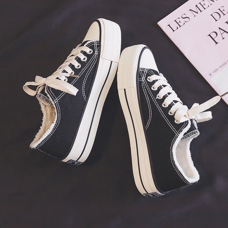 Zapatos de mujer otoño y invierno de alta parte baja con una base gruesa más zapatos de lona de terciopelo para mujeres 2025 nuevos zapatos de tablero de estudiantes zapatos de algodón de invierno para mujeres