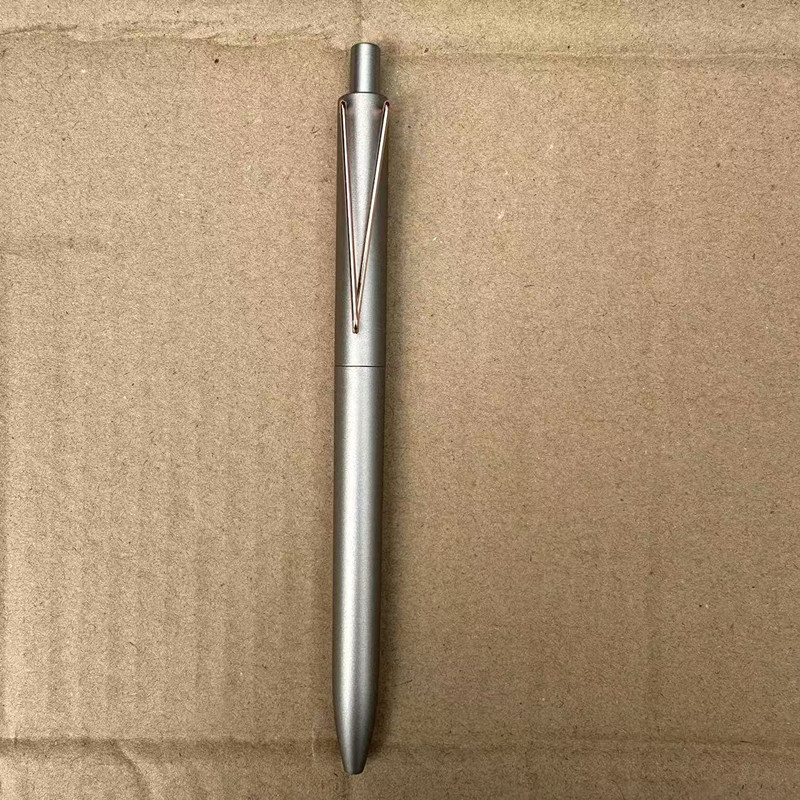 Inventario de alta gama pesada sensación de mano pulsable bolígrafo neutro comercial de alta calidad publicidad bolígrafo de firma logotipo de impresión de escritorio lote