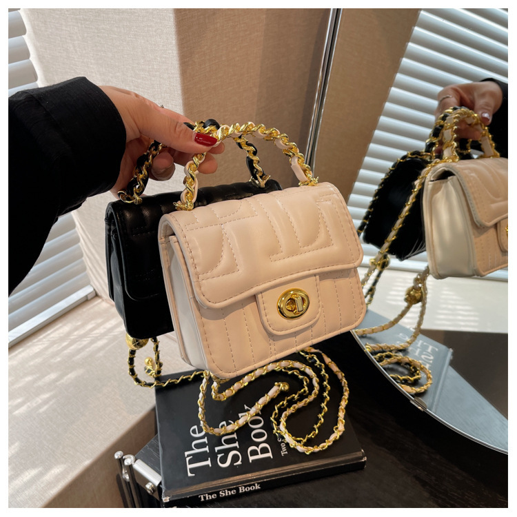 Grenzüberschreitende Damentasche Frühling und Sommer Neue Nische Metallhandtasche Kleine goldene Kugelkette Mini kleine quadratische Tasche Damen Umhängetasche_voghion.com