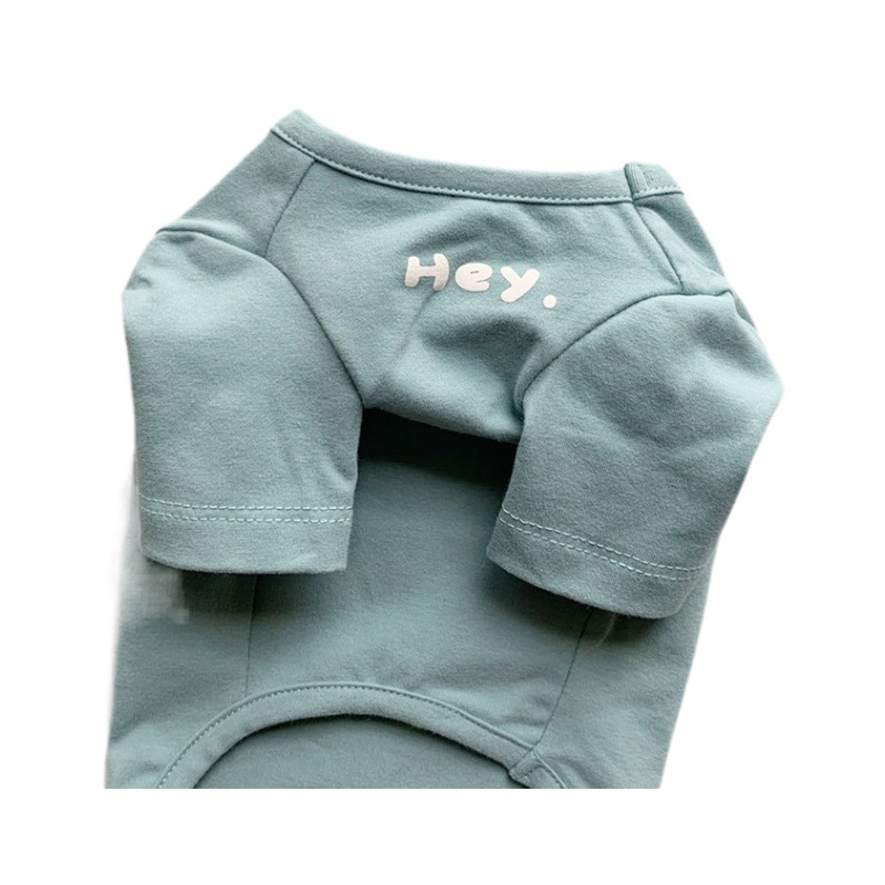 En stock nuevo ins Corea del Sur estilo coreano simple impreso T ropa para mascotas gato y perro tocando fondo ropa para mascotas
