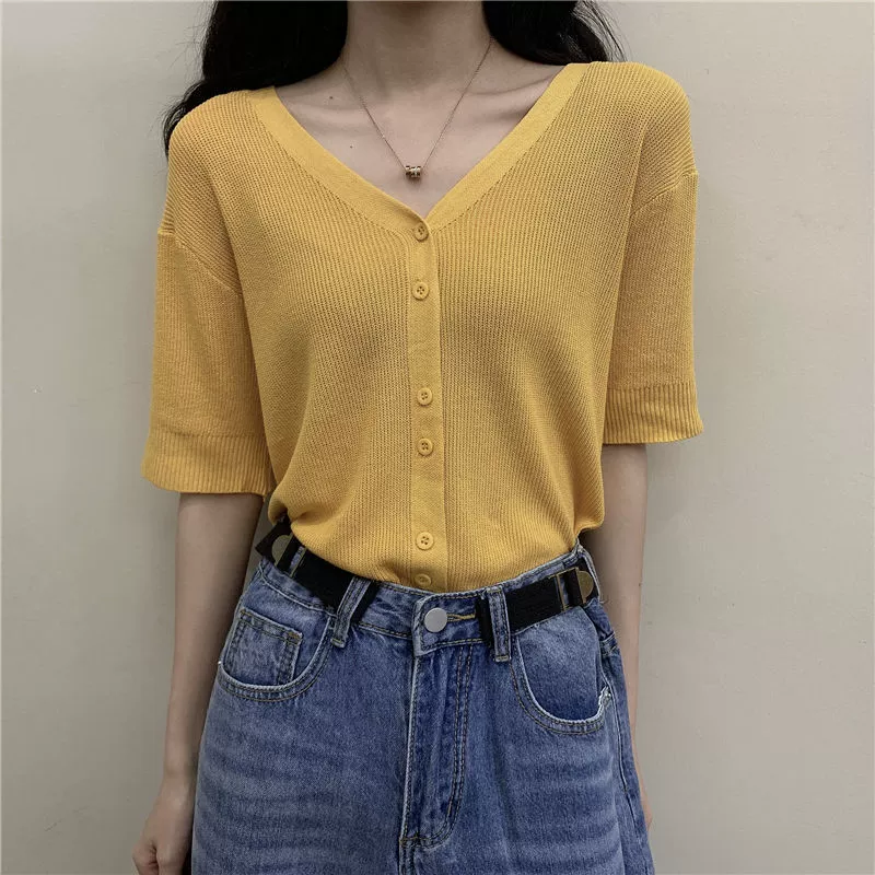 Вязаный кардиган для женщин, новинка лета 2024, модный ретро-стиль в университетском стиле, нежная тонкая верхняя одежда из ледяного шелка с V-образным вырезом.